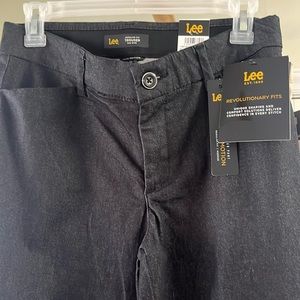 Women’s regular fit mid rise trouser. Flex motion. Brand new with tags.